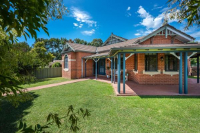 Cavalo - Explore Wine Country from this Art-filled Family Stay Mudgee